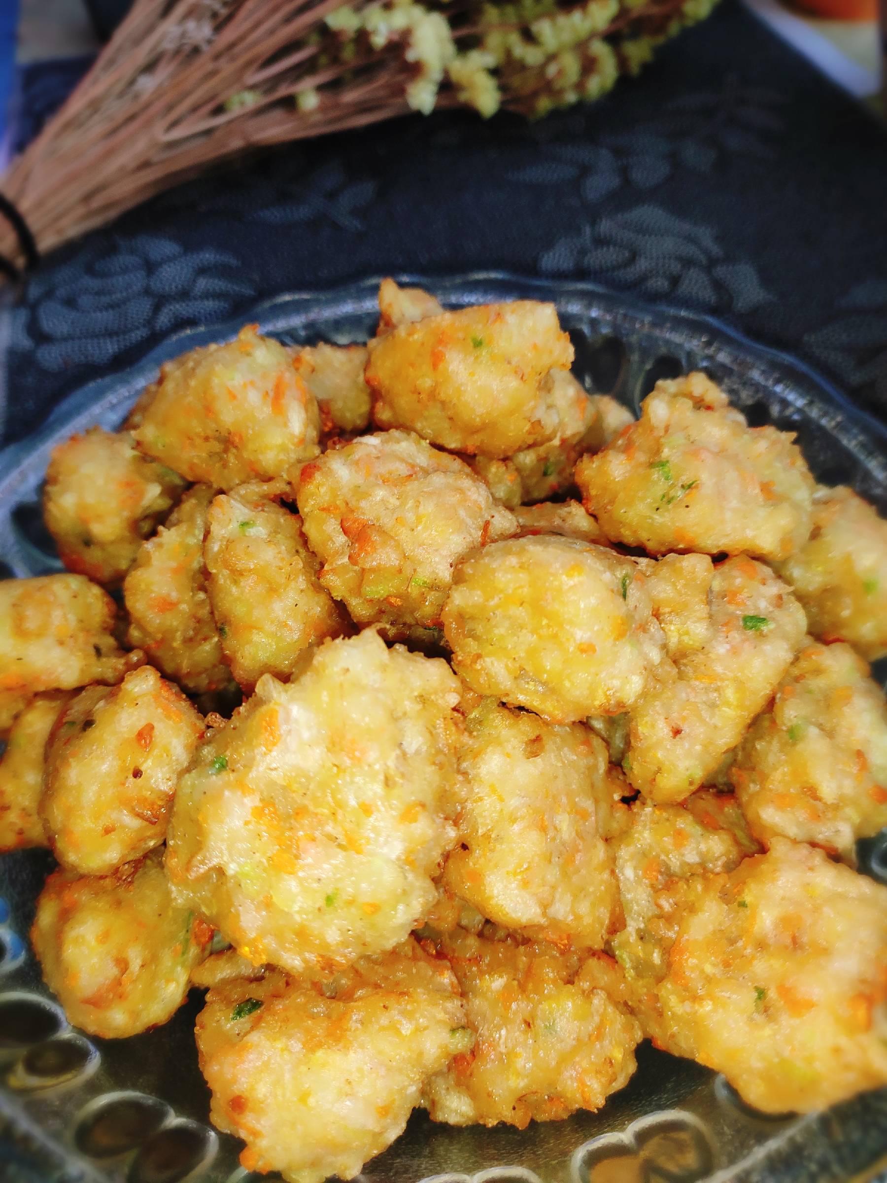 外酥里嫩的五彩丸子的做法-咸鮮味炸菜譜