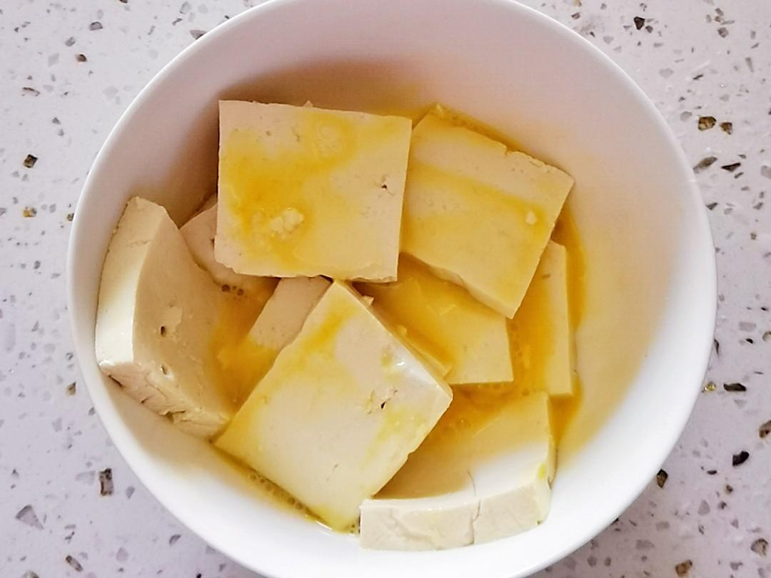 冬日暖胃家常菜－豆腐粉絲煲，葷素搭配，經(jīng)濟實惠又美味的做法-咸鮮味炒菜譜