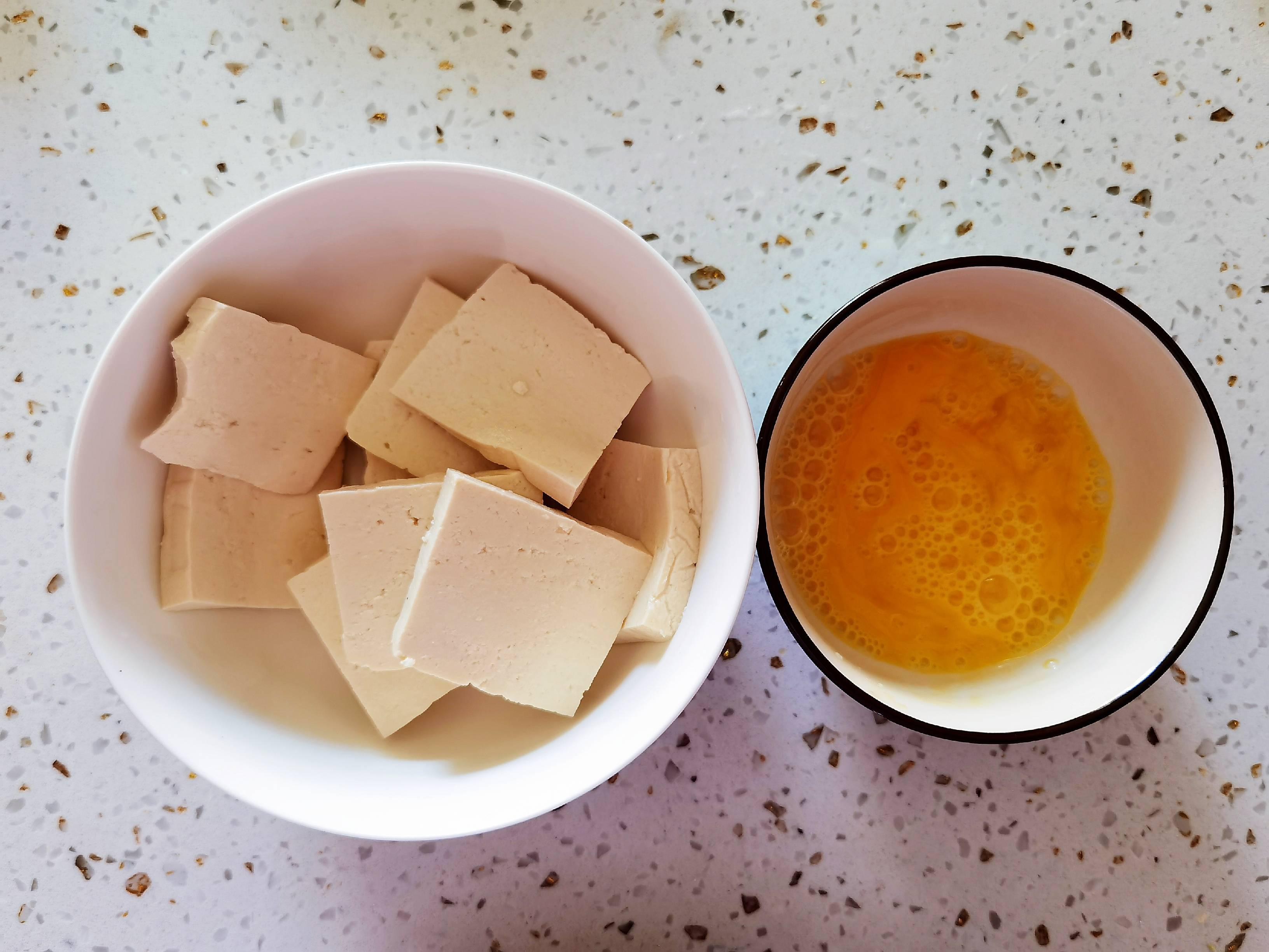 冬日暖胃家常菜－豆腐粉絲煲，葷素搭配，經(jīng)濟實惠又美味的做法-咸鮮味炒菜譜