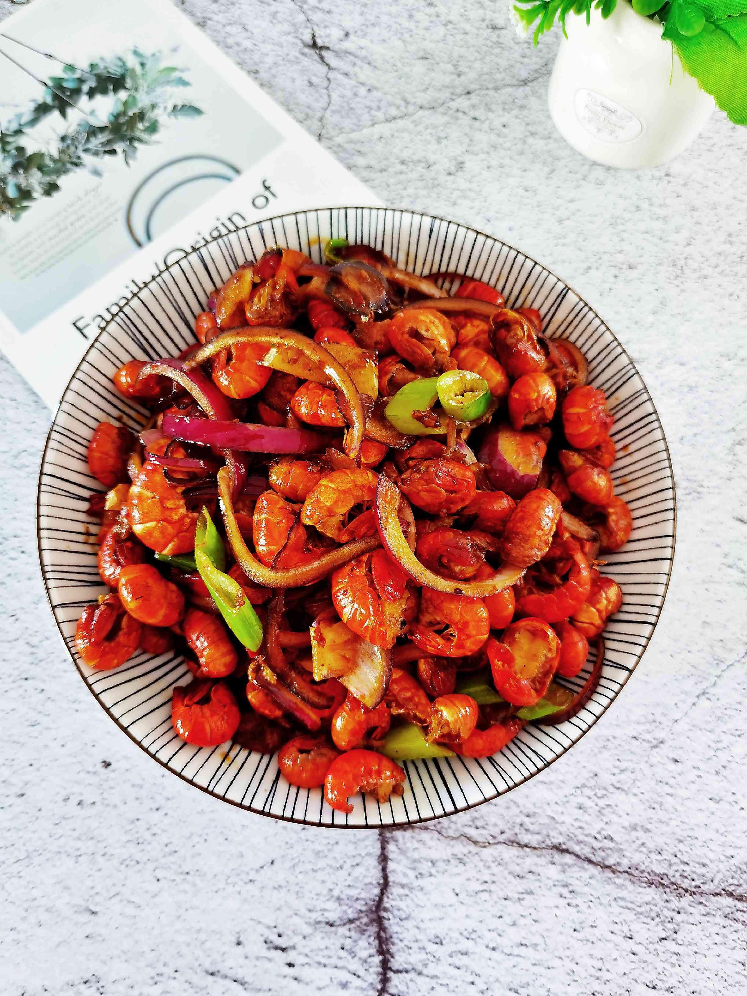 廚房小白零失敗版家常炒－蒜蓉蝦尾，只要1種料，搞定1大盤(pán)蝦尾的做法-咸鮮味炒菜譜