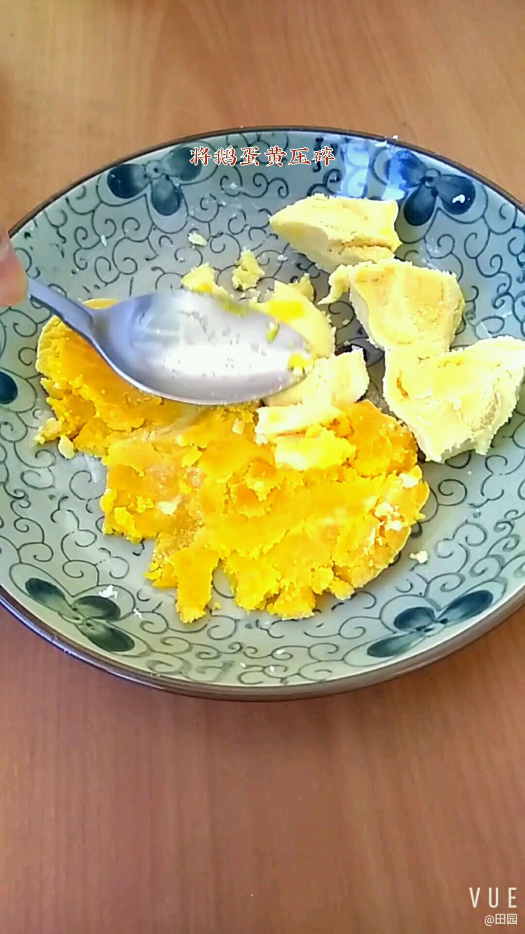 新鮮美味又營養(yǎng) 源自豆腐鵝蛋黃的做法-咸鮮味燒菜譜