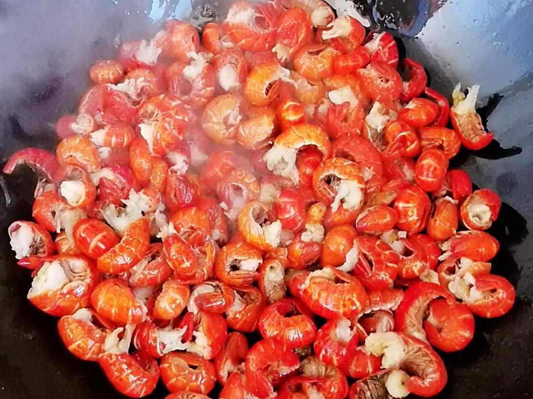 廚房小白零失敗版家常炒－蒜蓉蝦尾，只要1種料，搞定1大盤(pán)蝦尾的做法-咸鮮味炒菜譜