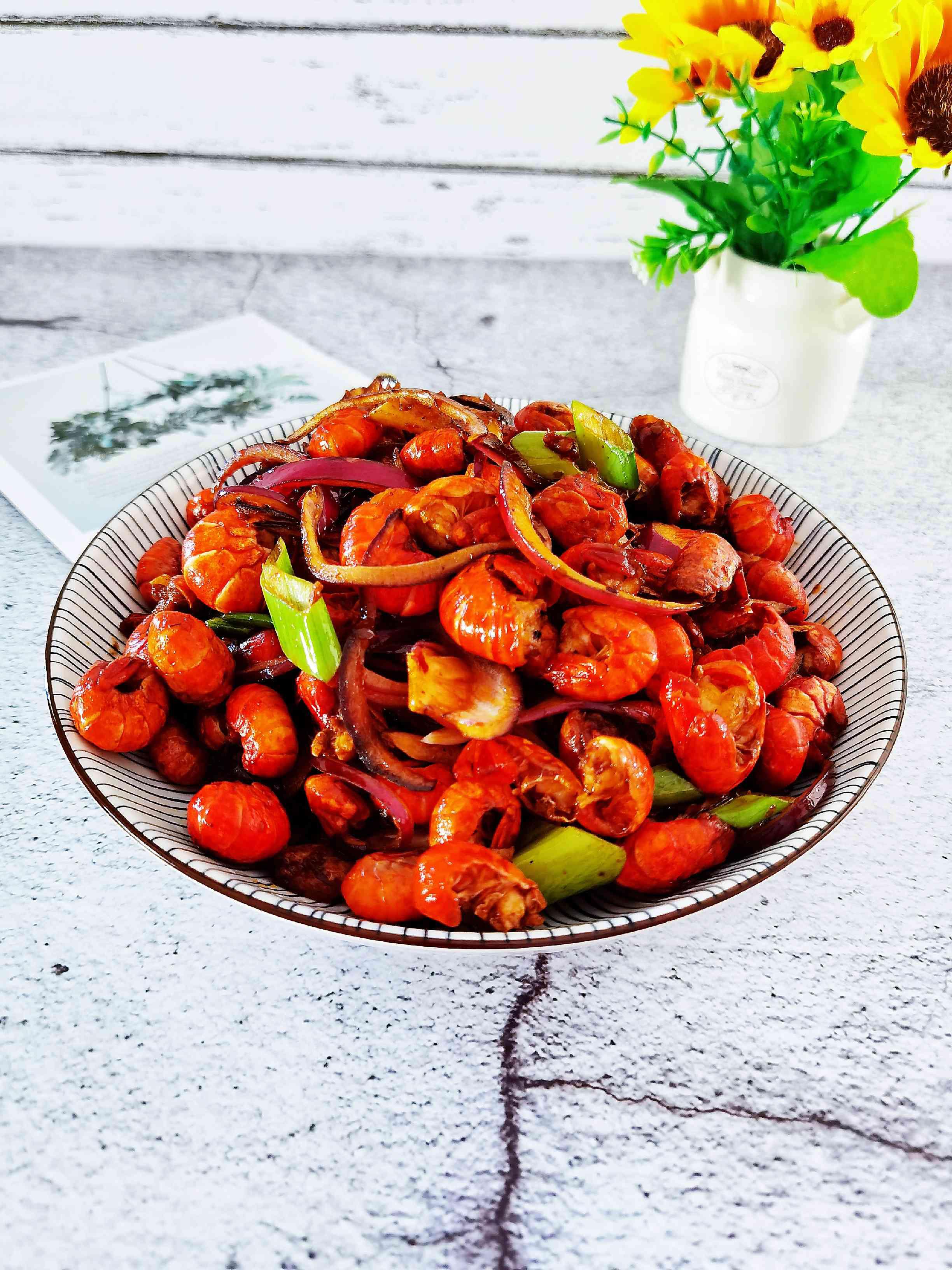 廚房小白零失敗版家常炒－蒜蓉蝦尾，只要1種料，搞定1大盤(pán)蝦尾的做法-咸鮮味炒菜譜