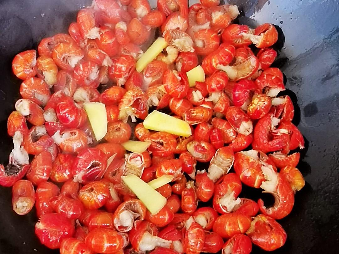 廚房小白零失敗版家常炒－蒜蓉蝦尾，只要1種料，搞定1大盤(pán)蝦尾的做法-咸鮮味炒菜譜