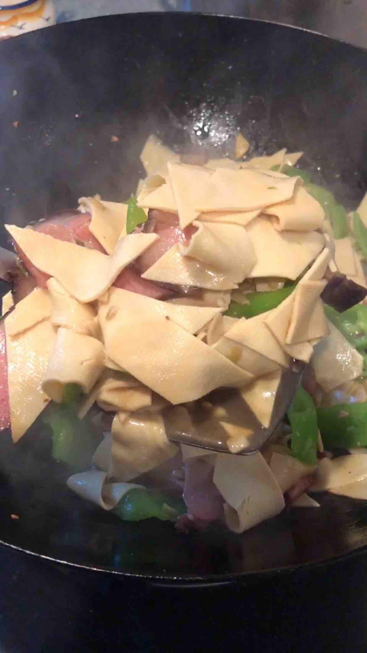 老臘肉豆皮的做法-家常味炒菜譜