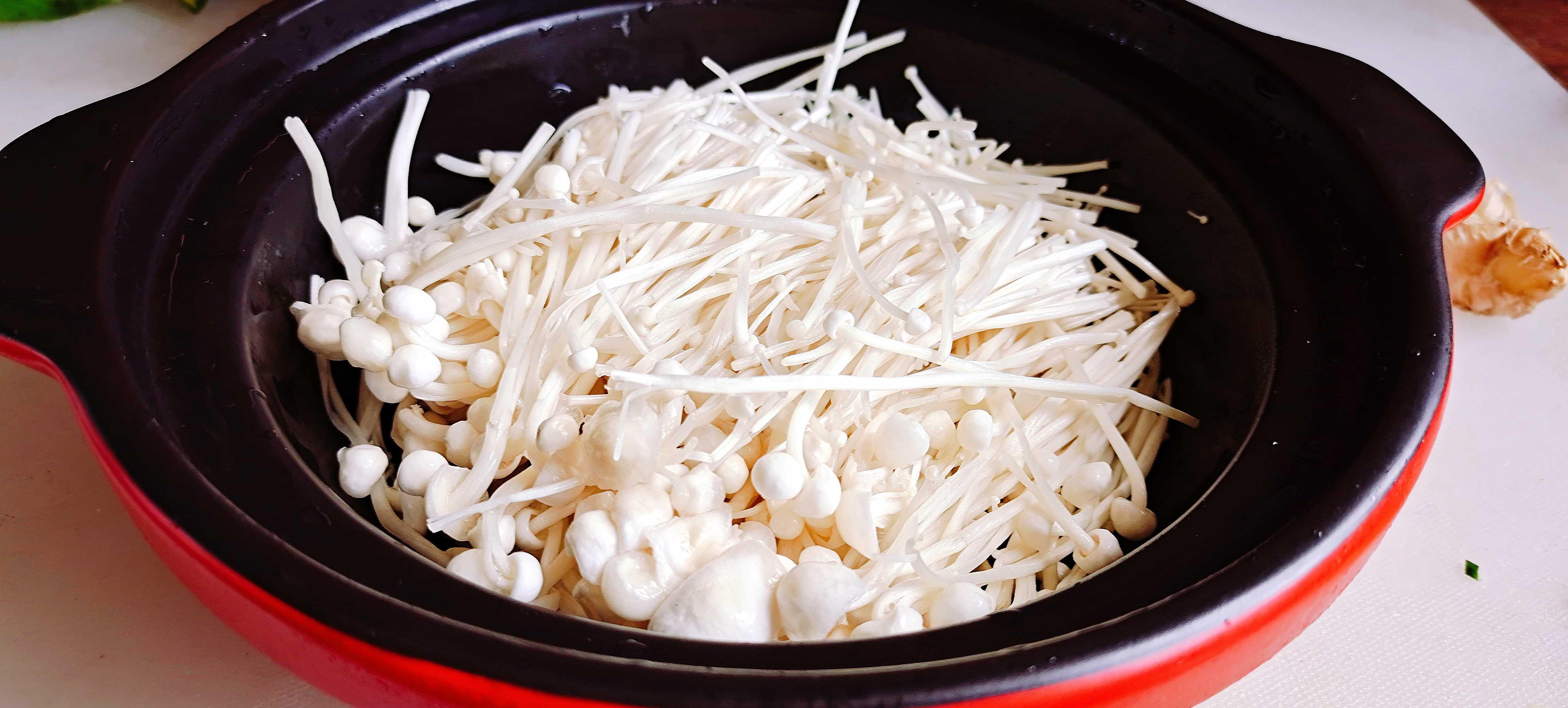 秋冬這樣吃豆腐，暖身又下飯…金針豆腐煲的做法-咸鮮味煲菜譜