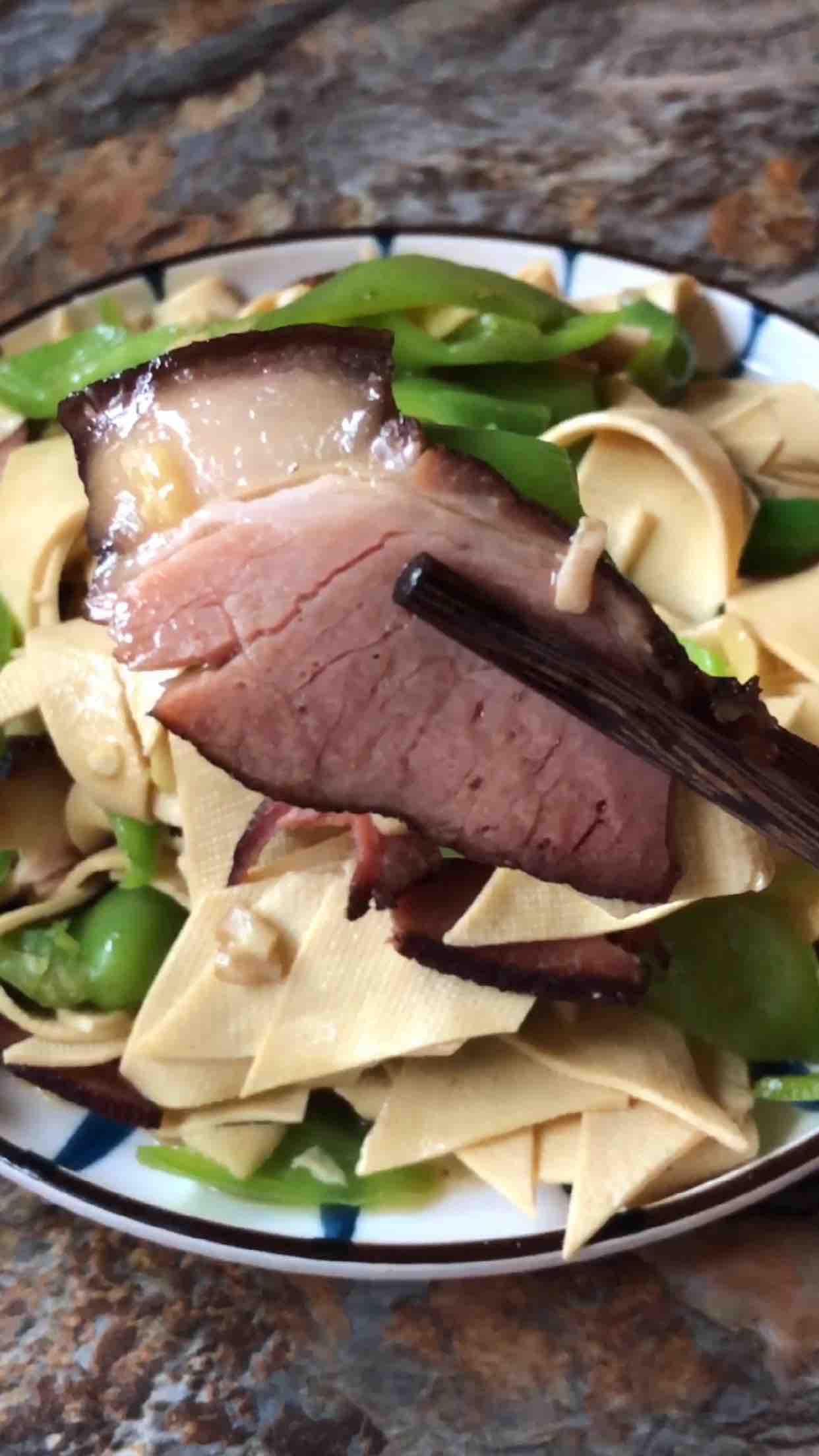 老臘肉豆皮的做法-家常味炒菜譜