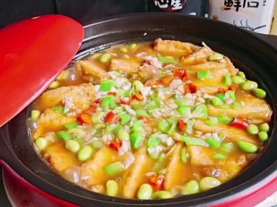 秋冬這樣吃豆腐，暖身又下飯…金針豆腐煲的做法-咸鮮味煲菜譜