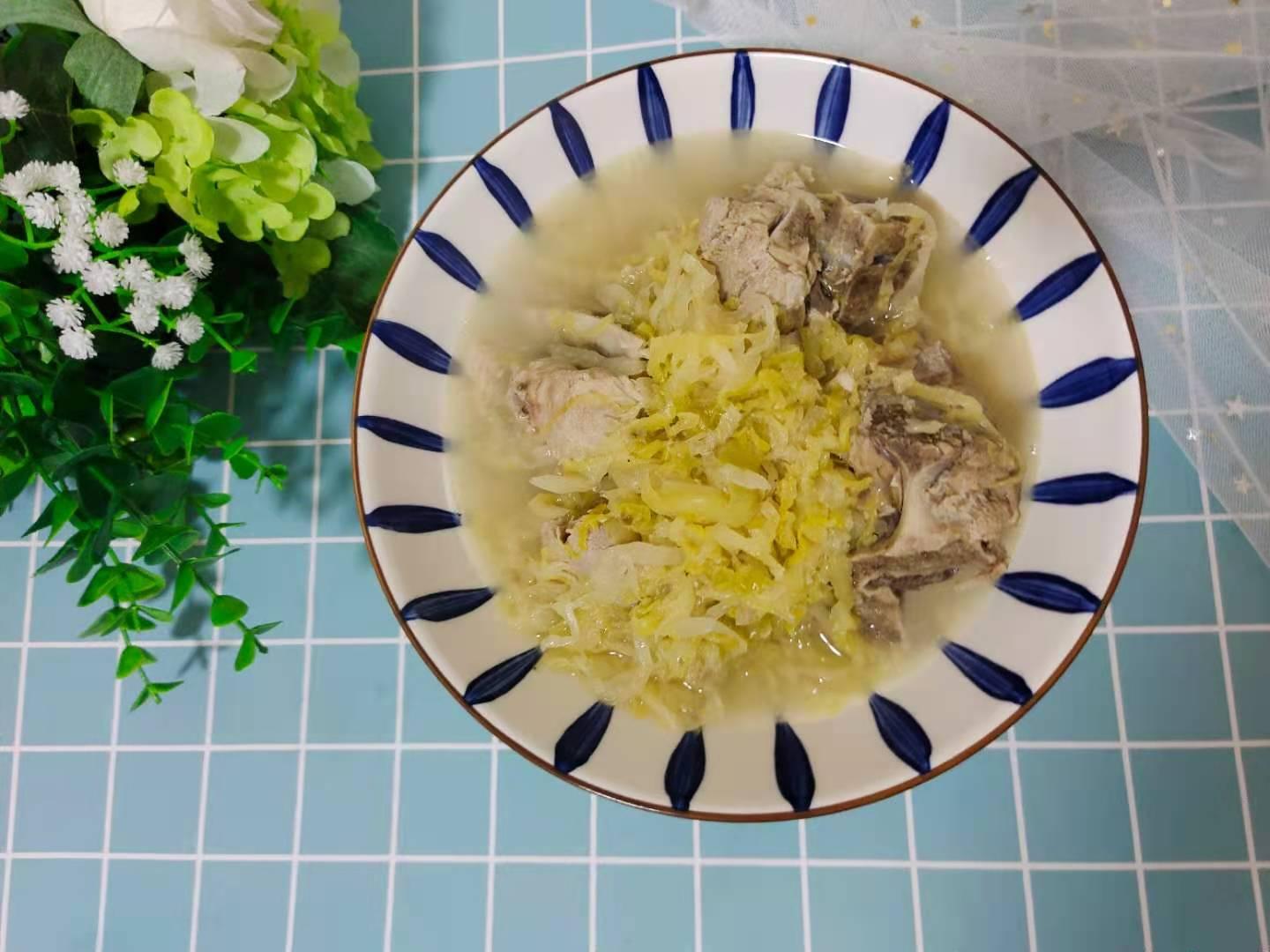 濃濃東北味的酸菜燉大骨的做法-咸鮮味煮菜譜-易網健康養生網 濃濃東北味的酸菜燉大骨的做法-咸鮮味煮菜譜