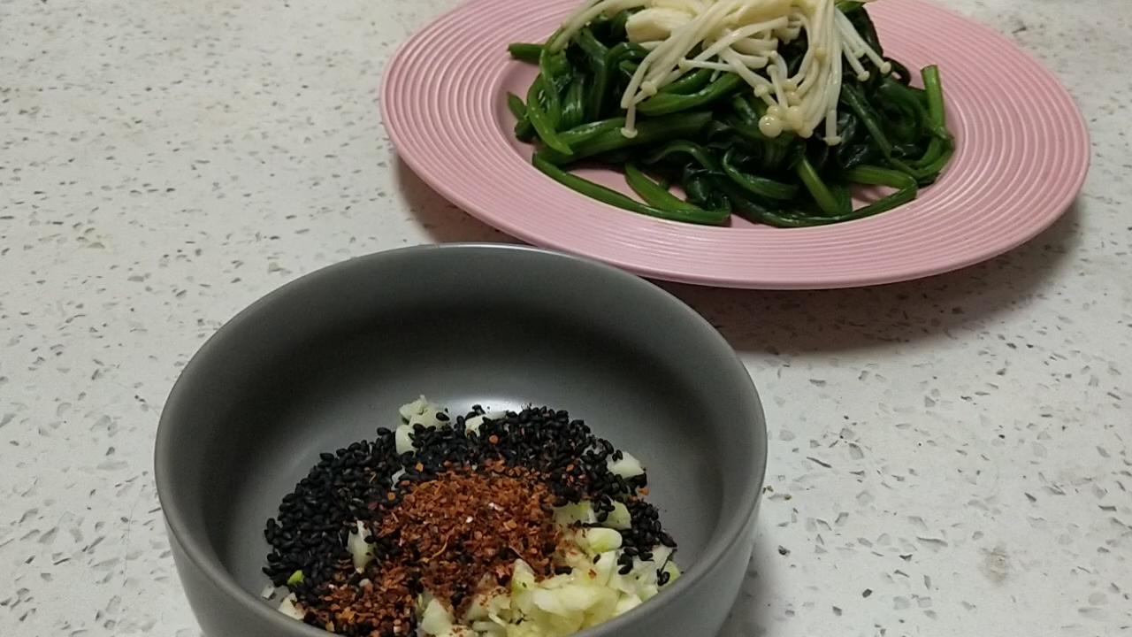 酸香開胃的涼拌菠菜的做法-家常味拌菜譜