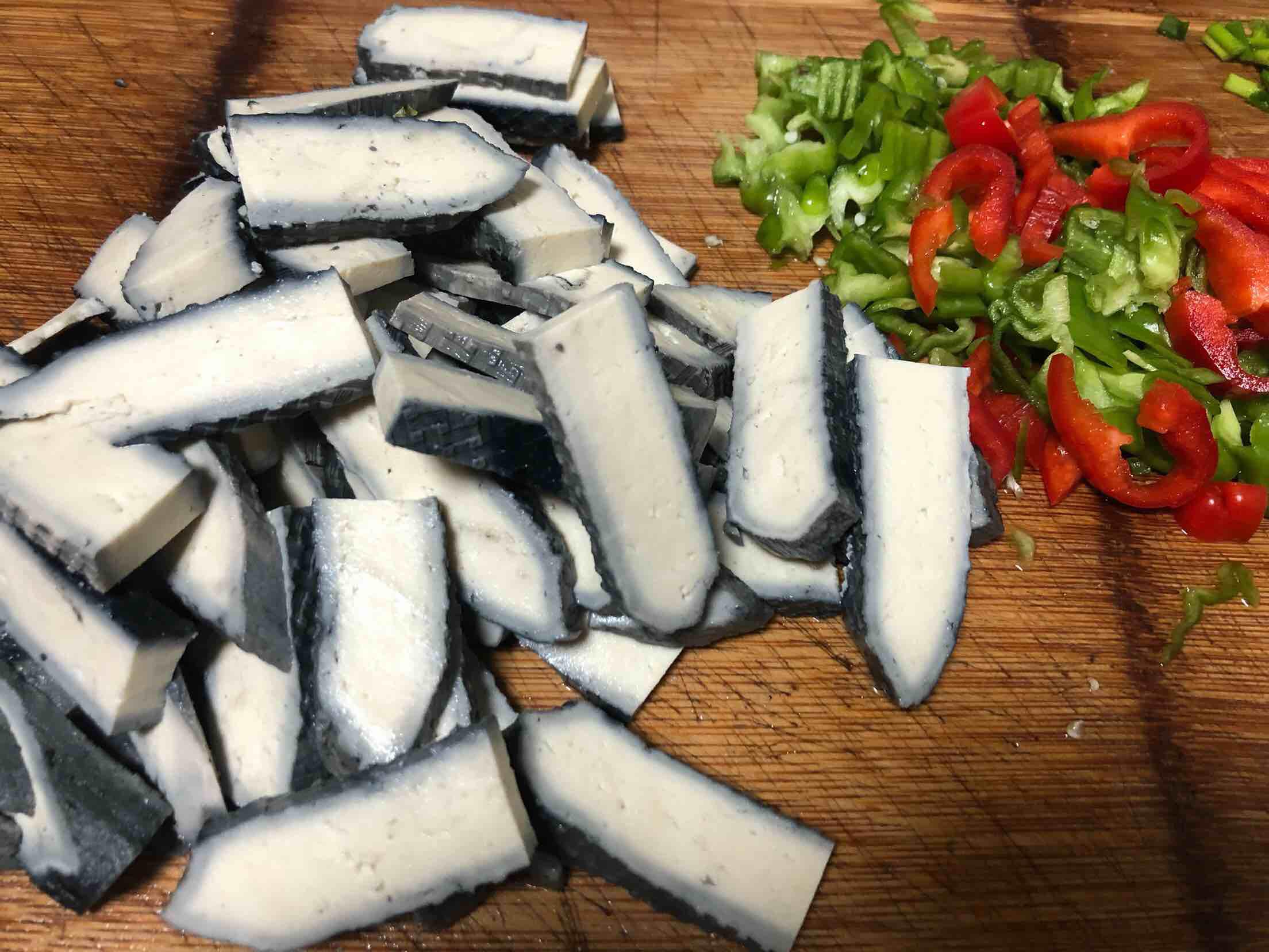 雙椒臭豆腐的做法-家常味炒菜譜