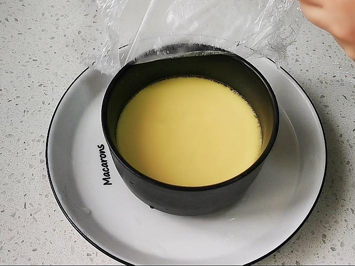 蒸水蛋香滑軟嫩的關(guān)鍵是雞蛋與水的比例，一個(gè)蛋殼就可以搞定的做法-咸鮮味蒸菜譜