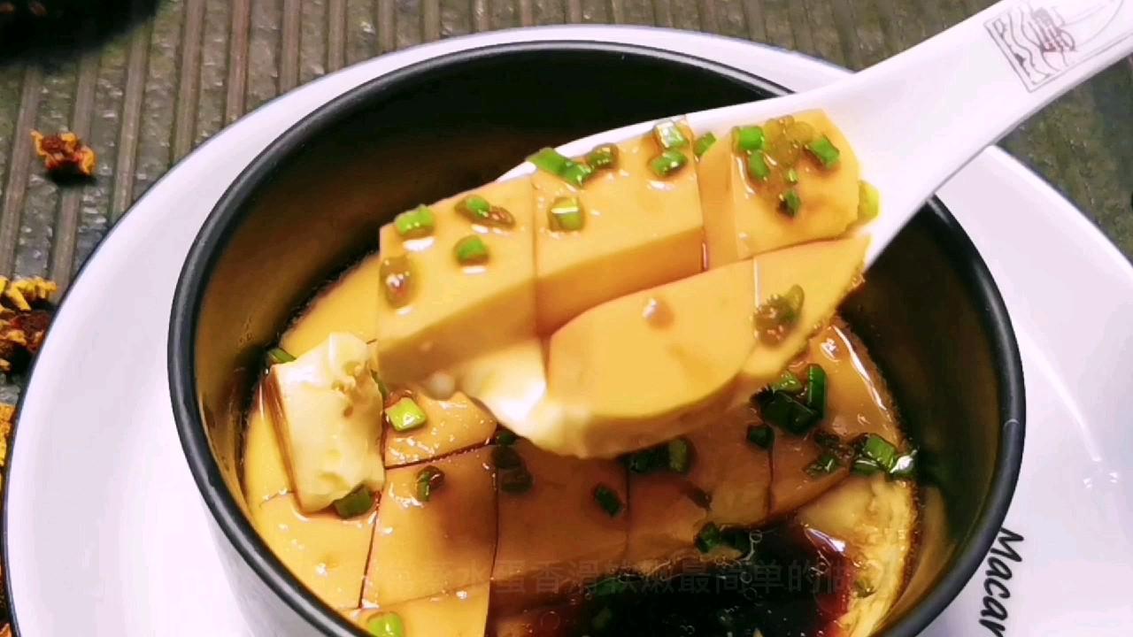 蒸水蛋香滑軟嫩的關(guān)鍵是雞蛋與水的比例，一個(gè)蛋殼就可以搞定的做法-咸鮮味蒸菜譜