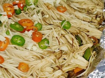 不放鹽的錫紙金針菇的做法-酸辣味燒菜譜