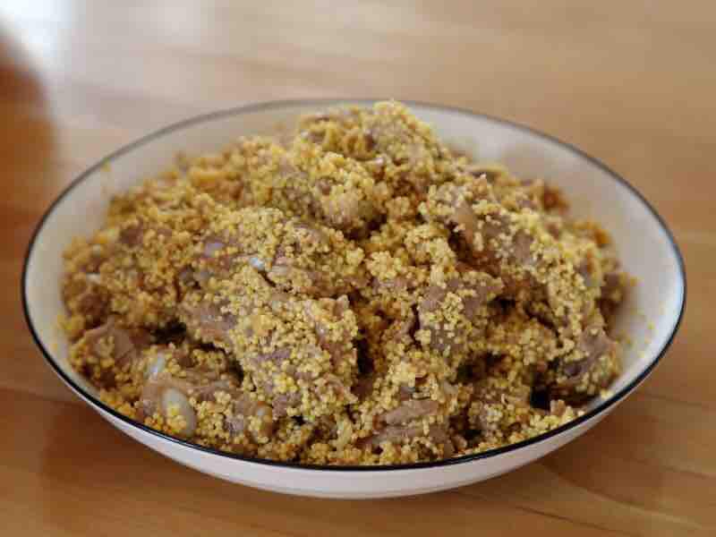 小米蒸排骨的做法-家常味蒸菜譜