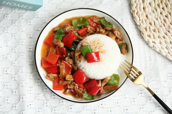 微辣鮮嫩的下飯菜，青紅椒炒肉絲的做法-咸鮮味炒菜譜