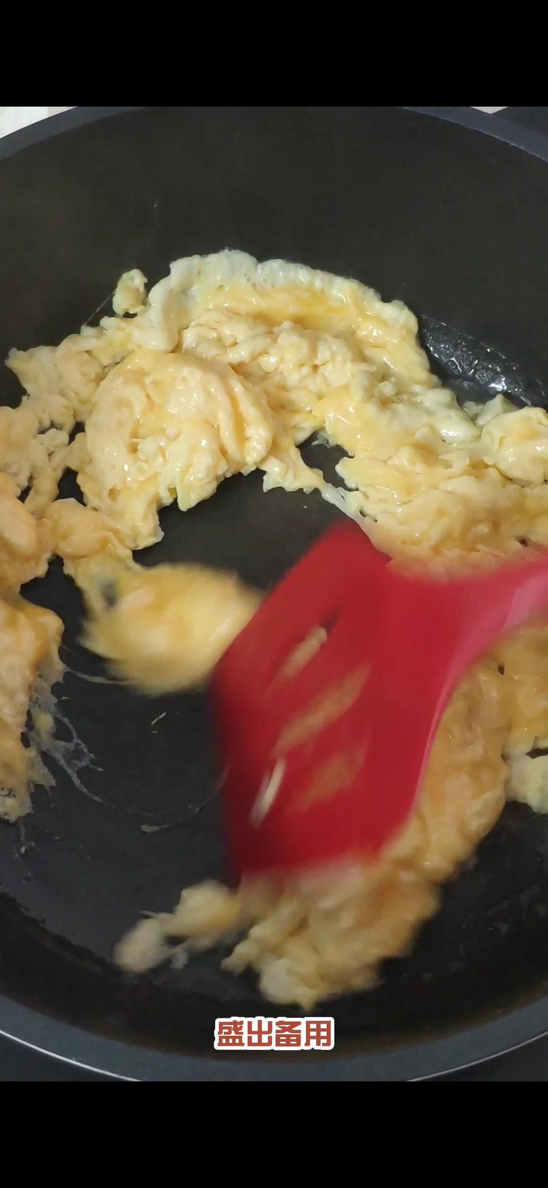 番茄炒蛋，簡(jiǎn)單快手下飯菜的做法-家常味炒菜譜