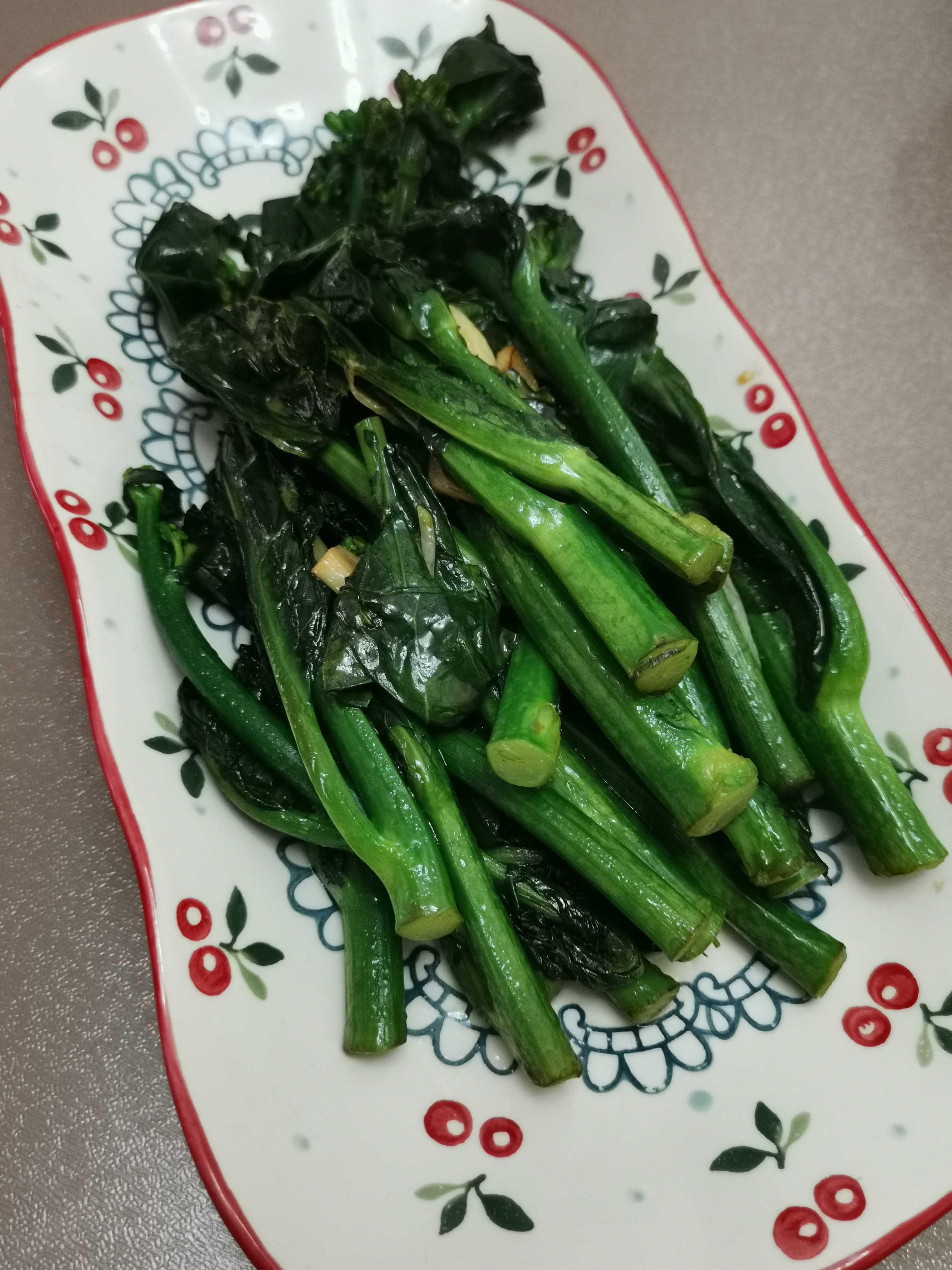 大蒜炒芥蘭的做法-家常味炒菜譜