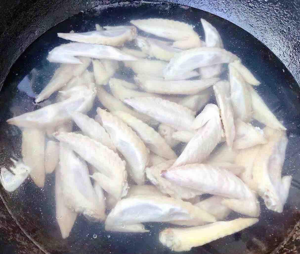 香辣雞翅尖的做法-香辣味燉菜譜