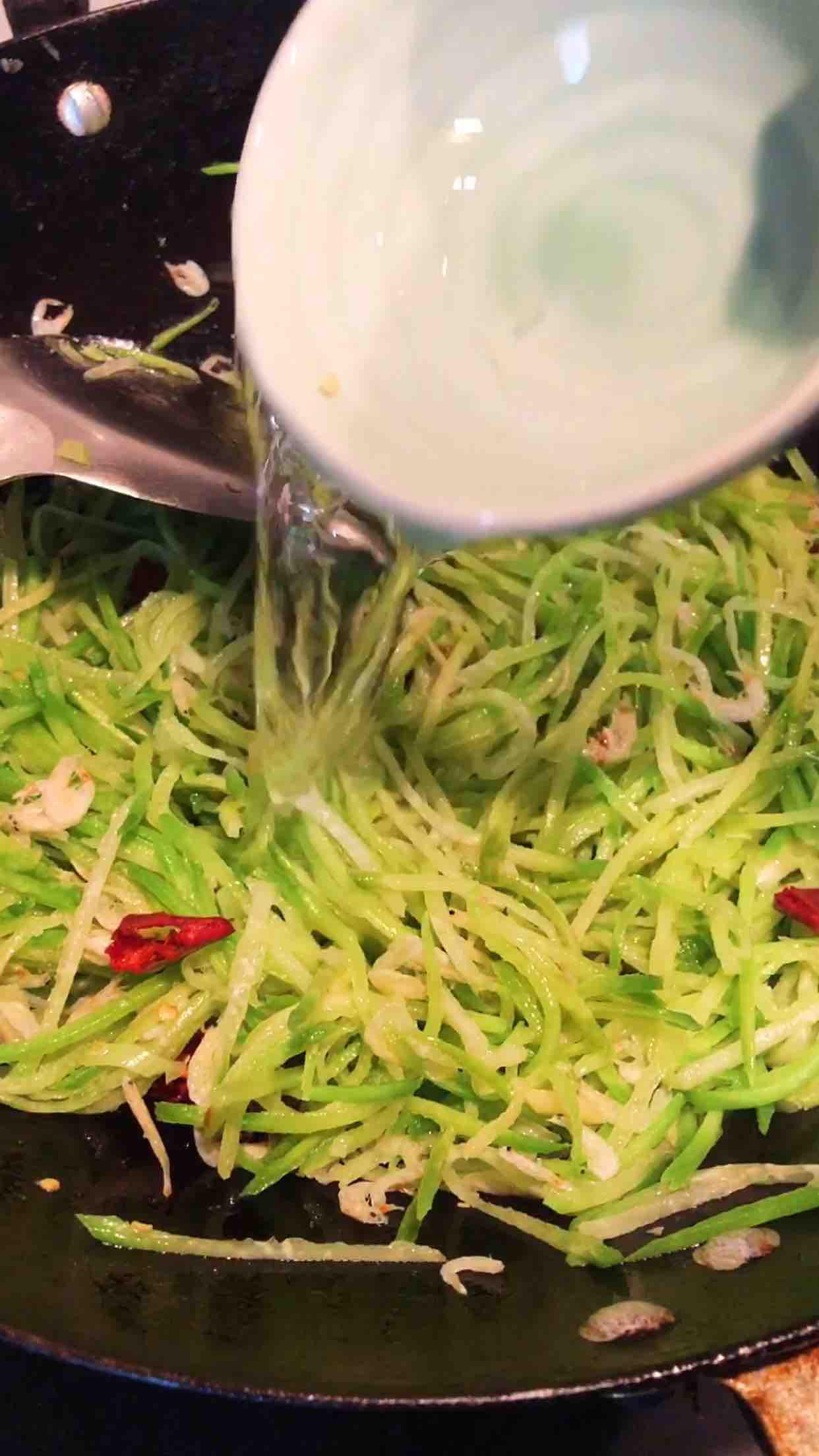 蘿卜絲炒蝦皮的做法-家常味炒菜譜