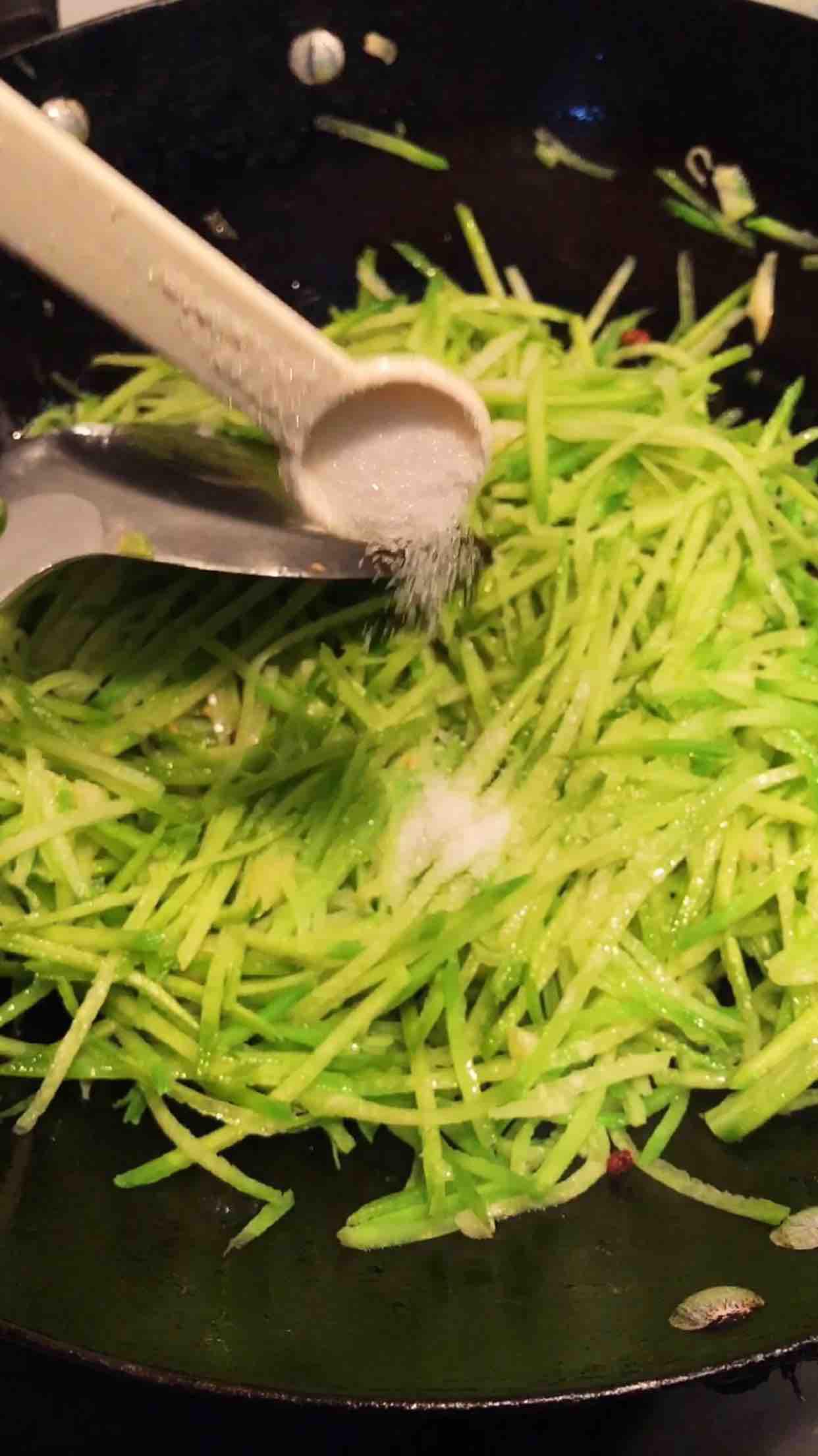 蘿卜絲炒蝦皮的做法-家常味炒菜譜