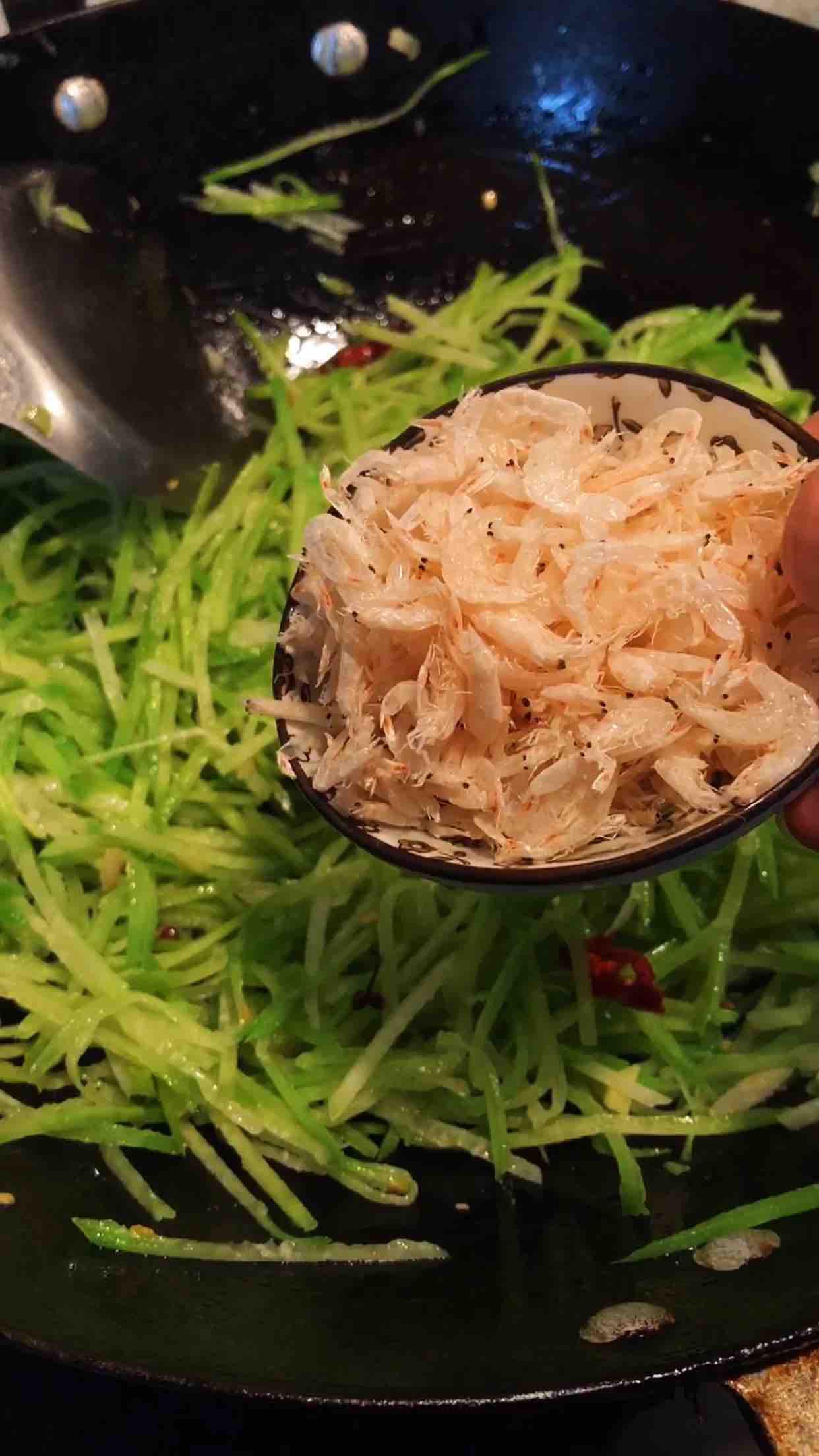 蘿卜絲炒蝦皮的做法-家常味炒菜譜