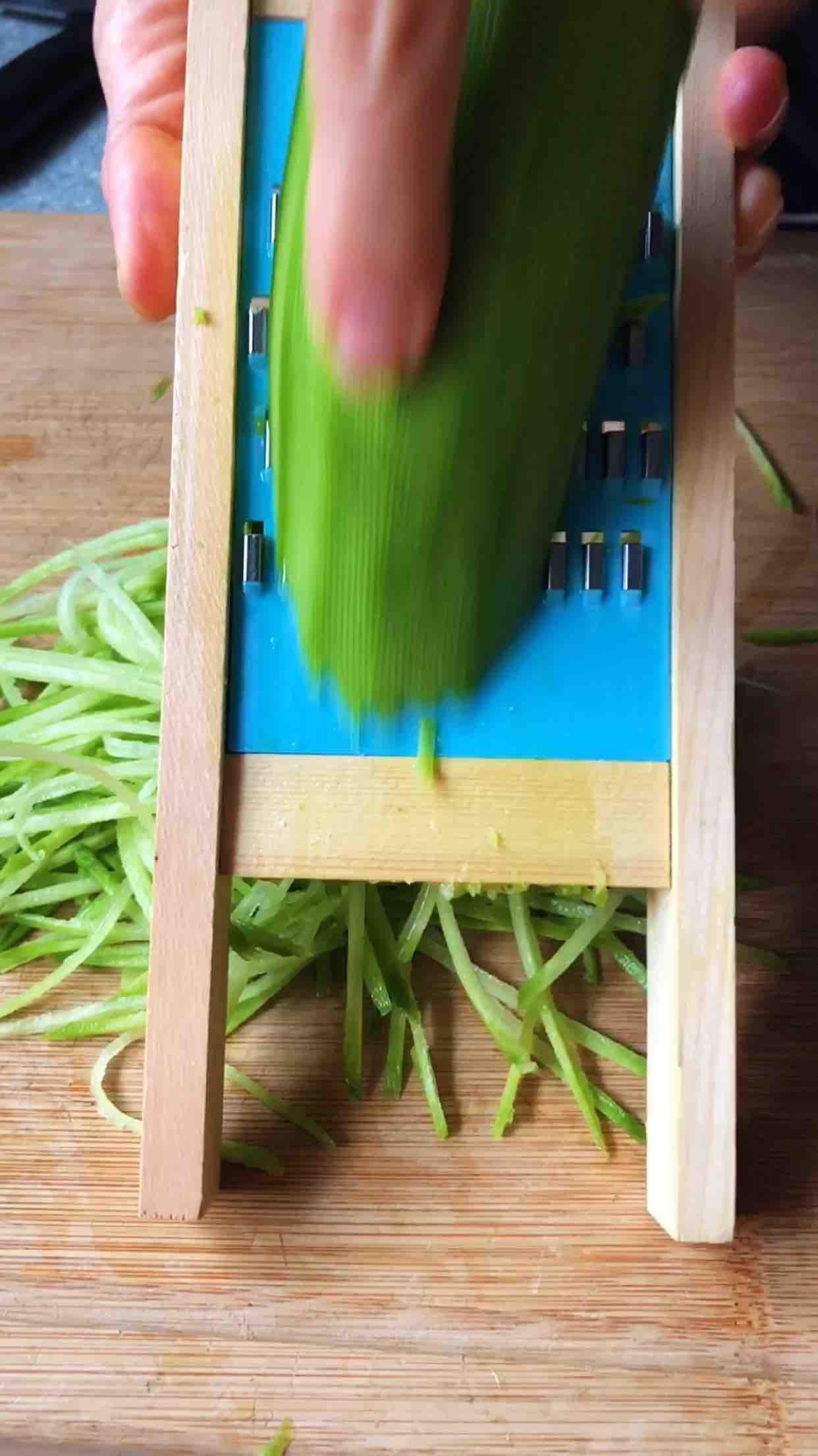 蘿卜絲炒蝦皮的做法-家常味炒菜譜