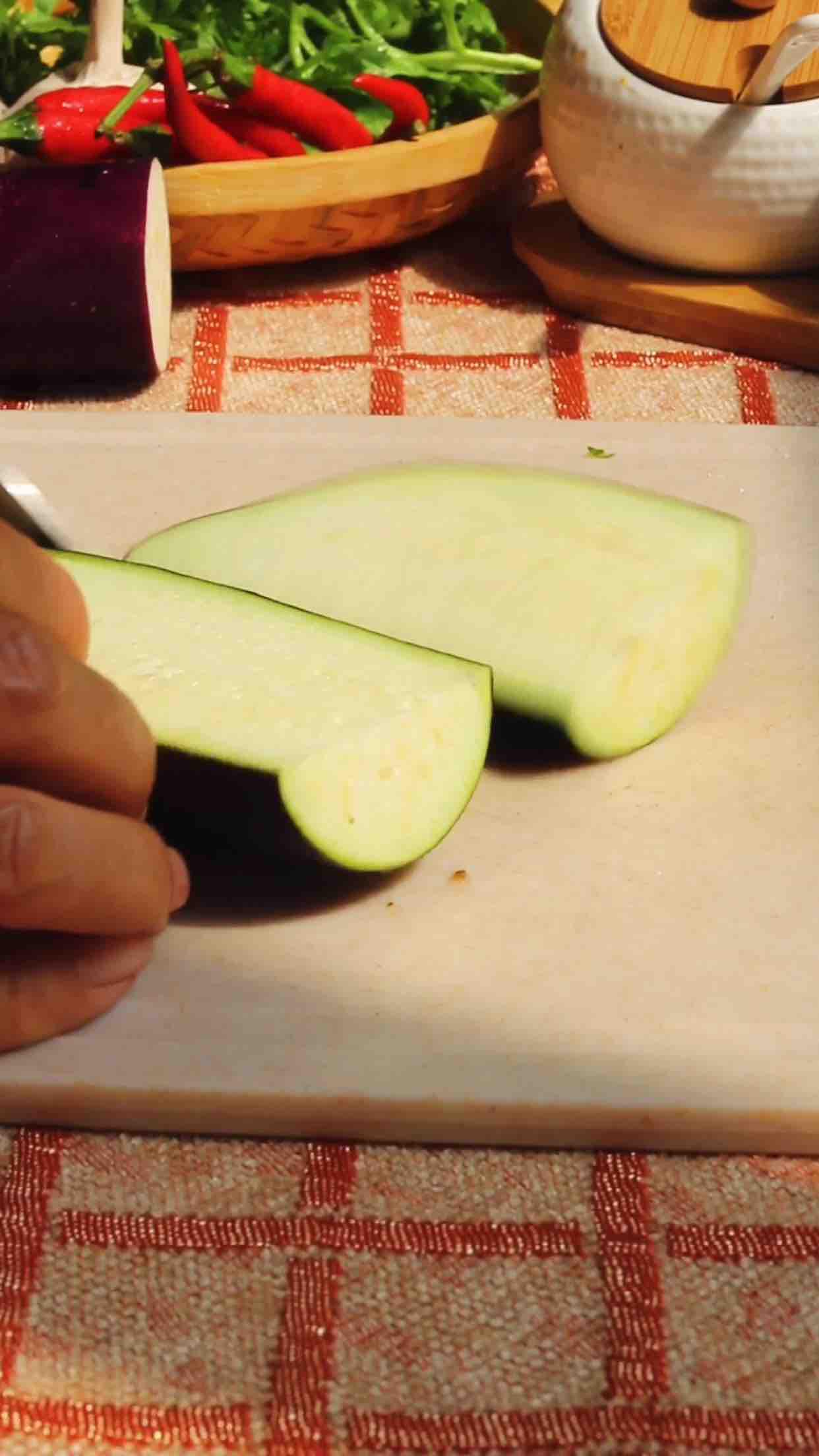 油淋風味茄子的做法-蒜香味蒸菜譜-易網(wǎng)<a href=http://m.henggaotouzi.com/ target=_blank class=infotextkey>健康養(yǎng)生</a>網(wǎng) 油淋風味茄子的做法-蒜香味蒸菜譜