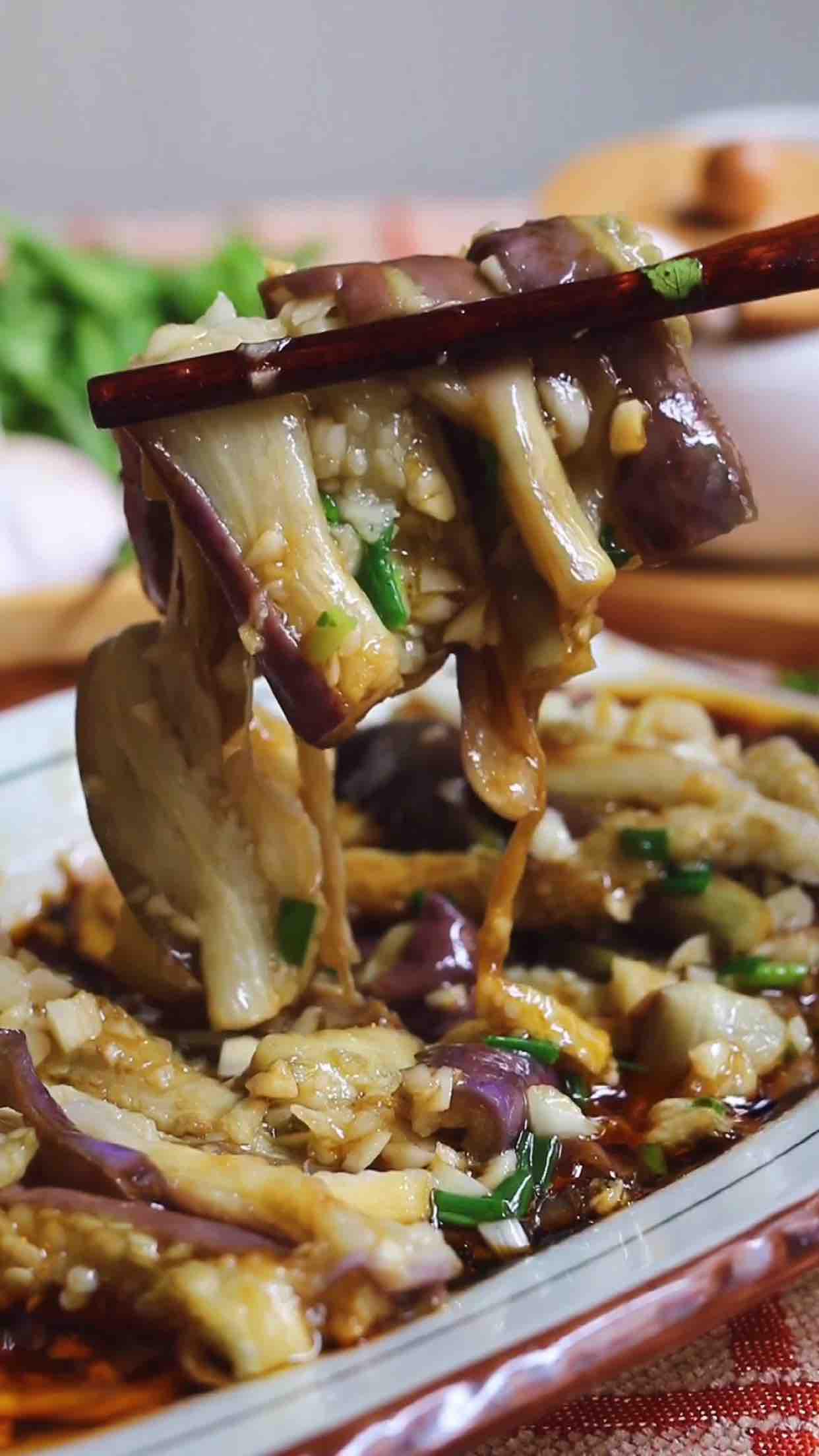 油淋風味茄子的做法-蒜香味蒸菜譜-易網(wǎng)健康養(yǎng)生網(wǎng) 油淋風味茄子的做法-蒜香味蒸菜譜