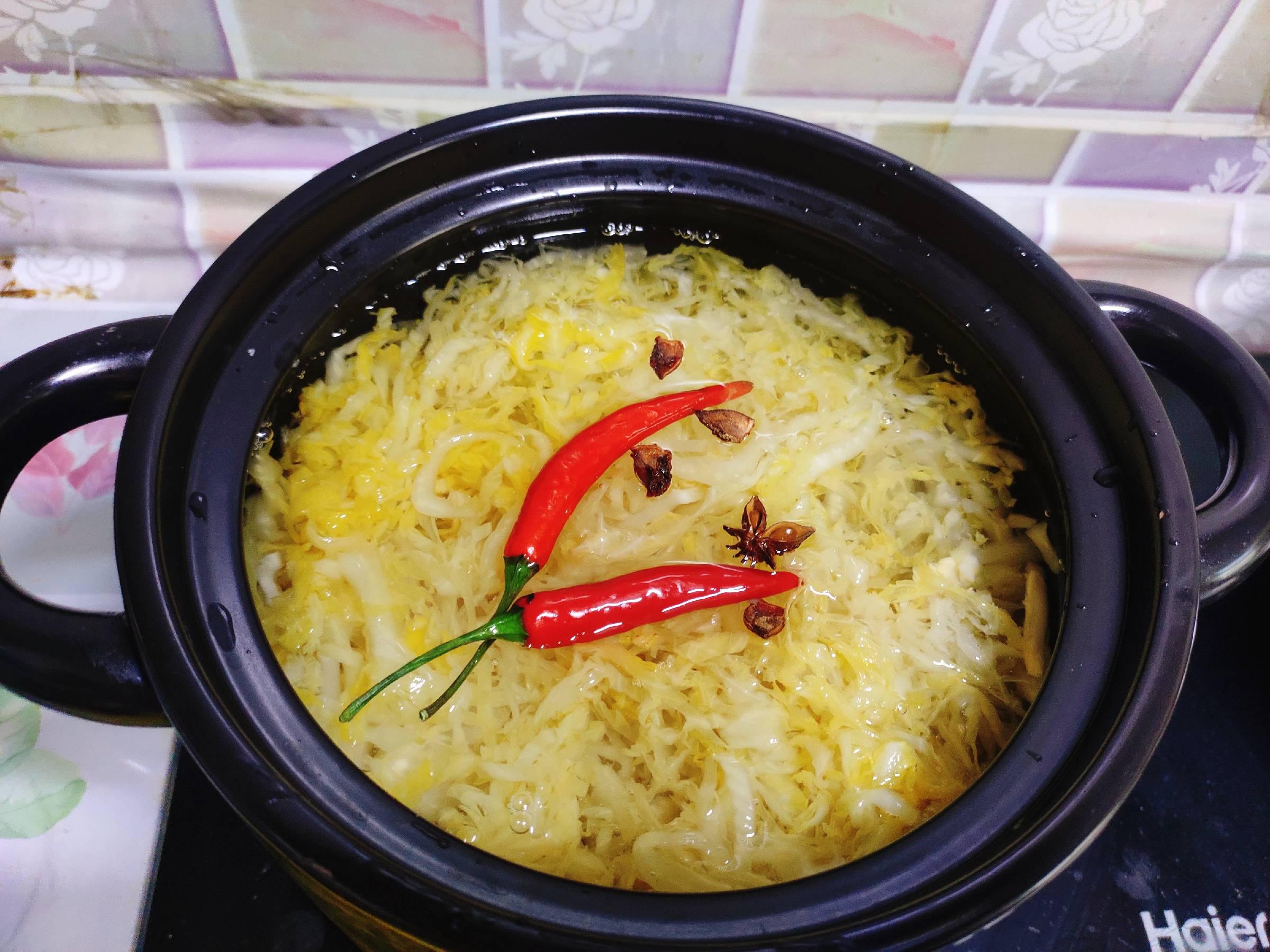 肥而不膩的酸菜川白肉的做法-咸鮮味燉菜譜