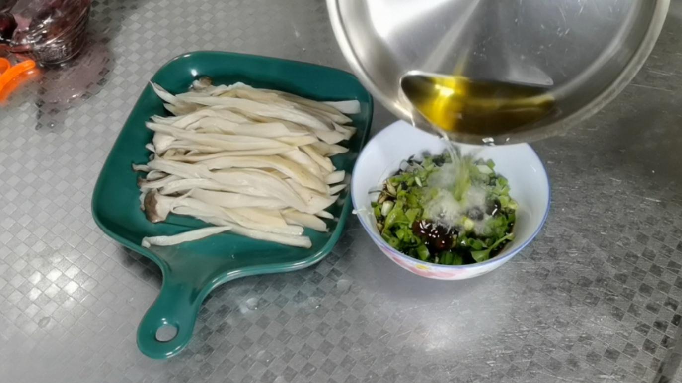 杏鮑菇不炒不燉,這樣做最好吃的做法-家常味拌菜譜-易網健康養生網 杏鮑菇不炒不燉,這樣做最好吃的做法-家常味拌菜譜