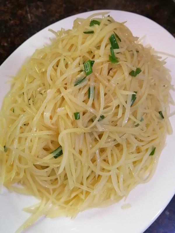 跟著大咖學做美食~~醋溜土豆絲的做法-酸味炒菜譜-易網健康養生網 跟著大咖學做美食~~醋溜土豆絲的做法-酸味炒菜譜