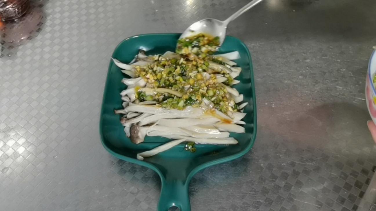 杏鮑菇不炒不燉,這樣做最好吃的做法-家常味拌菜譜-易網健康養生網 杏鮑菇不炒不燉,這樣做最好吃的做法-家常味拌菜譜