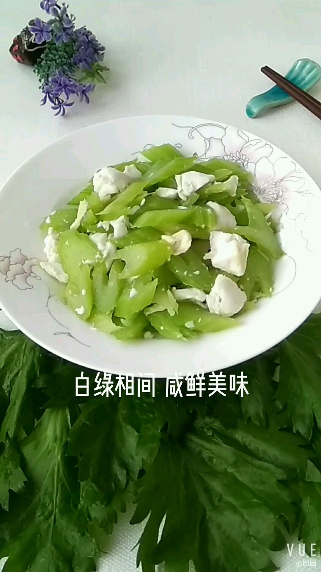白綠相間 咸鮮美味的做法-咸鮮味炒菜譜