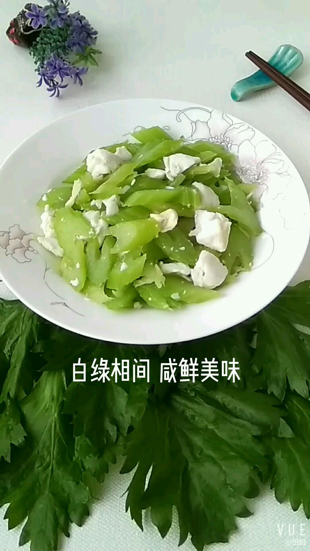 白綠相間 咸鮮美味的做法-咸鮮味炒菜譜