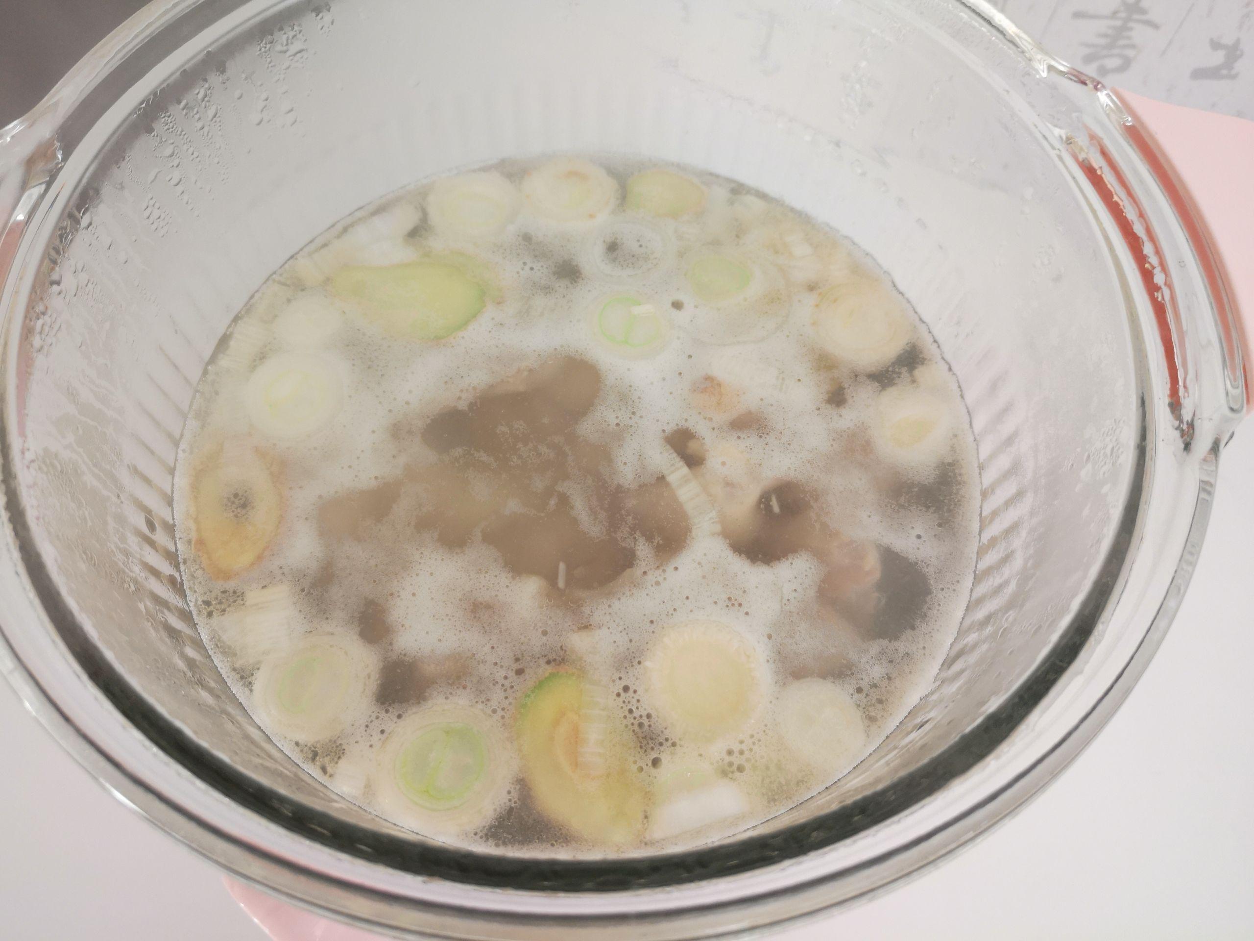 超簡單、美味的栗子黃燜雞，家人每周都讓我做一次的做法-咸鮮味煮菜譜