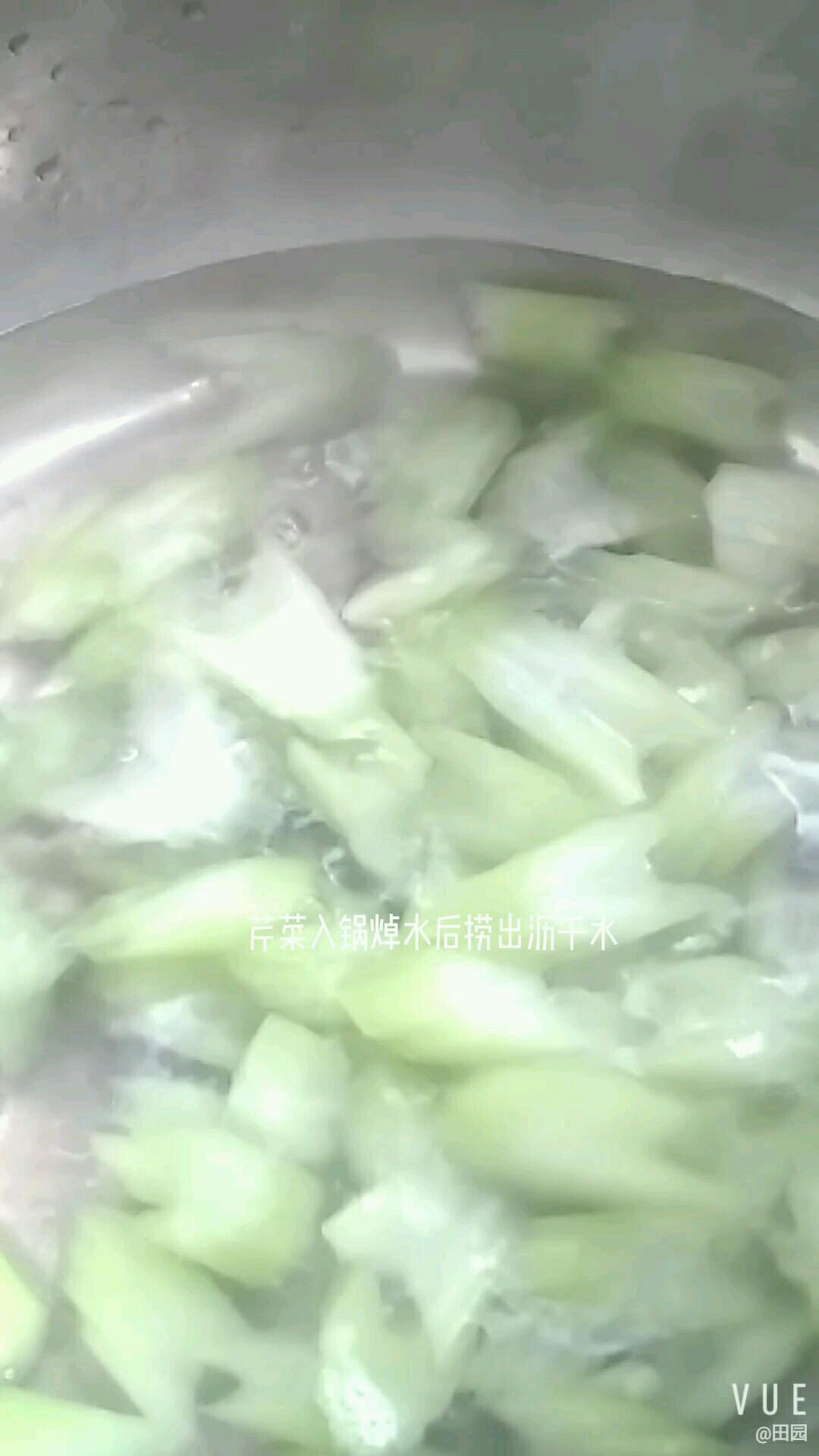 白綠相間 咸鮮美味的做法-咸鮮味炒菜譜