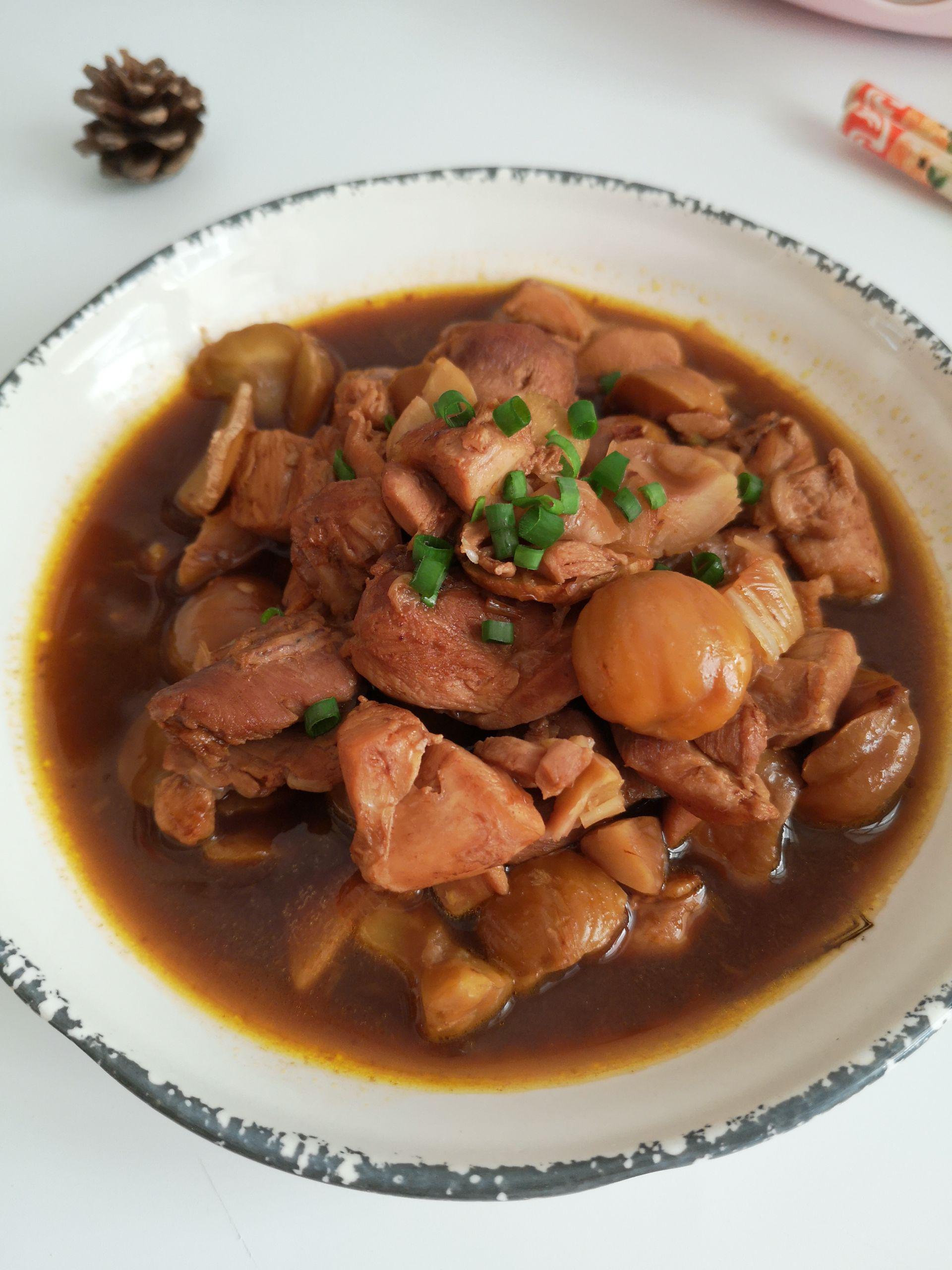 超簡單、美味的栗子黃燜雞，家人每周都讓我做一次的做法-咸鮮味煮菜譜