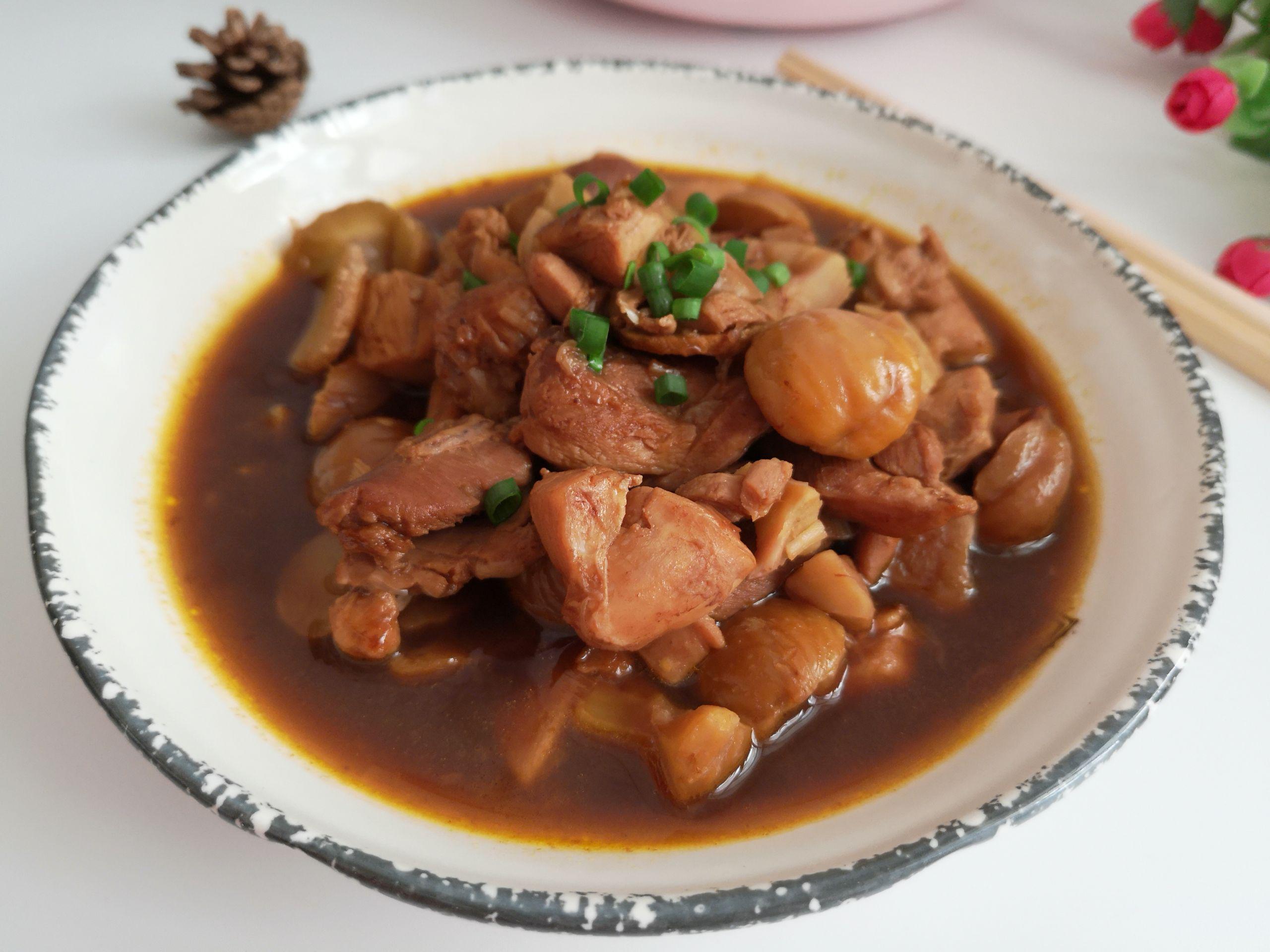 超簡單、美味的栗子黃燜雞，家人每周都讓我做一次的做法-咸鮮味煮菜譜