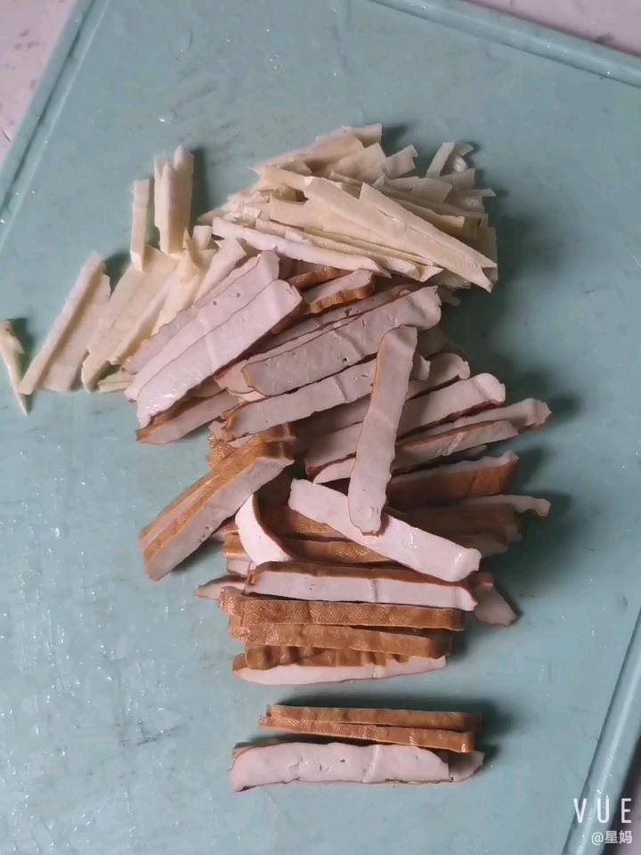 冬筍豆腐干炒年糕的做法-家常味炒菜譜-易網健康養生網 冬筍豆腐干炒年糕的做法-家常味炒菜譜