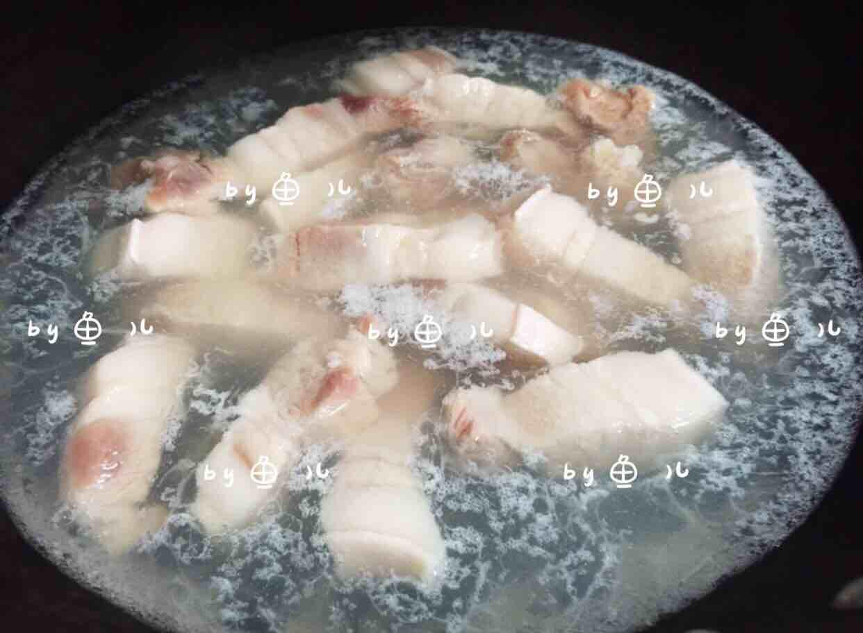 紅燒肉燉土豆酸菜的做法-家常味燉菜譜