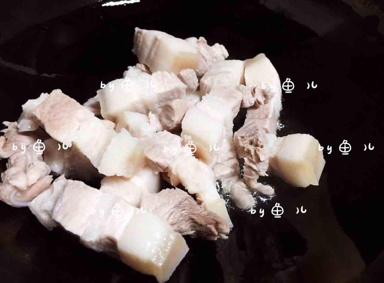 紅燒肉燉土豆酸菜的做法-家常味燉菜譜