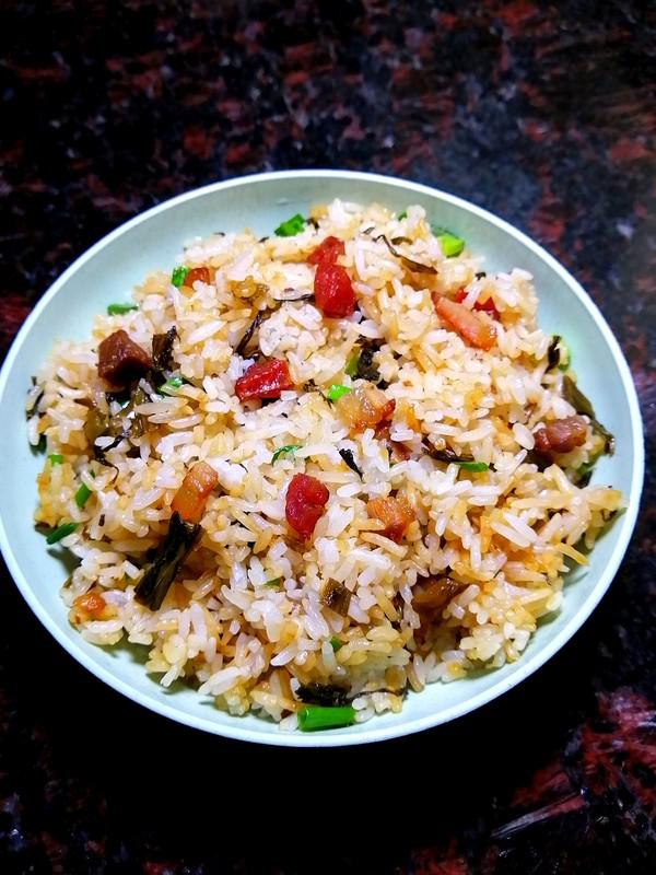 家鄉(xiāng)的美食~~臘肉腌菜炒飯的做法-家常味炒菜譜