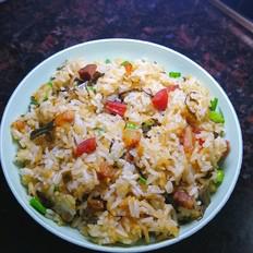 家鄉(xiāng)的美食~~臘肉腌菜炒飯的做法-家常味炒菜譜