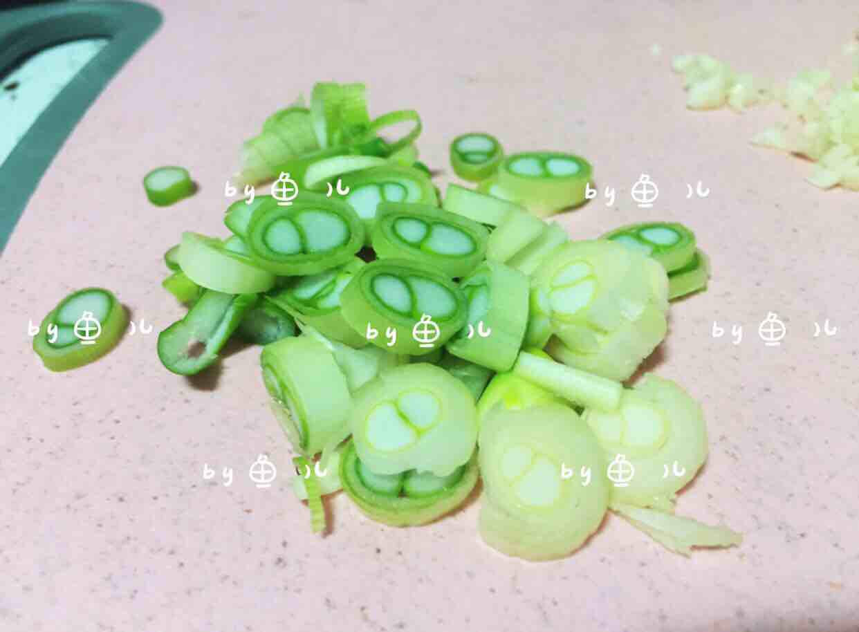 紅燒肉燉土豆酸菜的做法-家常味燉菜譜