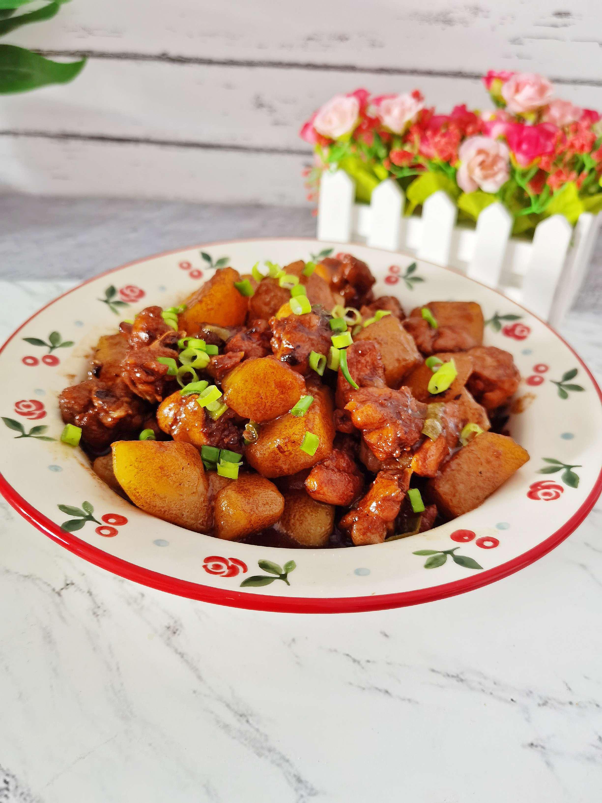 懶人版蔥油雞腿，做法簡單，鮮嫩多汁超下飯的做法-咸鮮味燉菜譜