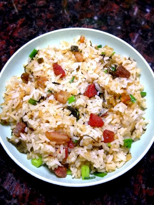 家鄉(xiāng)的美食~~臘肉腌菜炒飯的做法-家常味炒菜譜