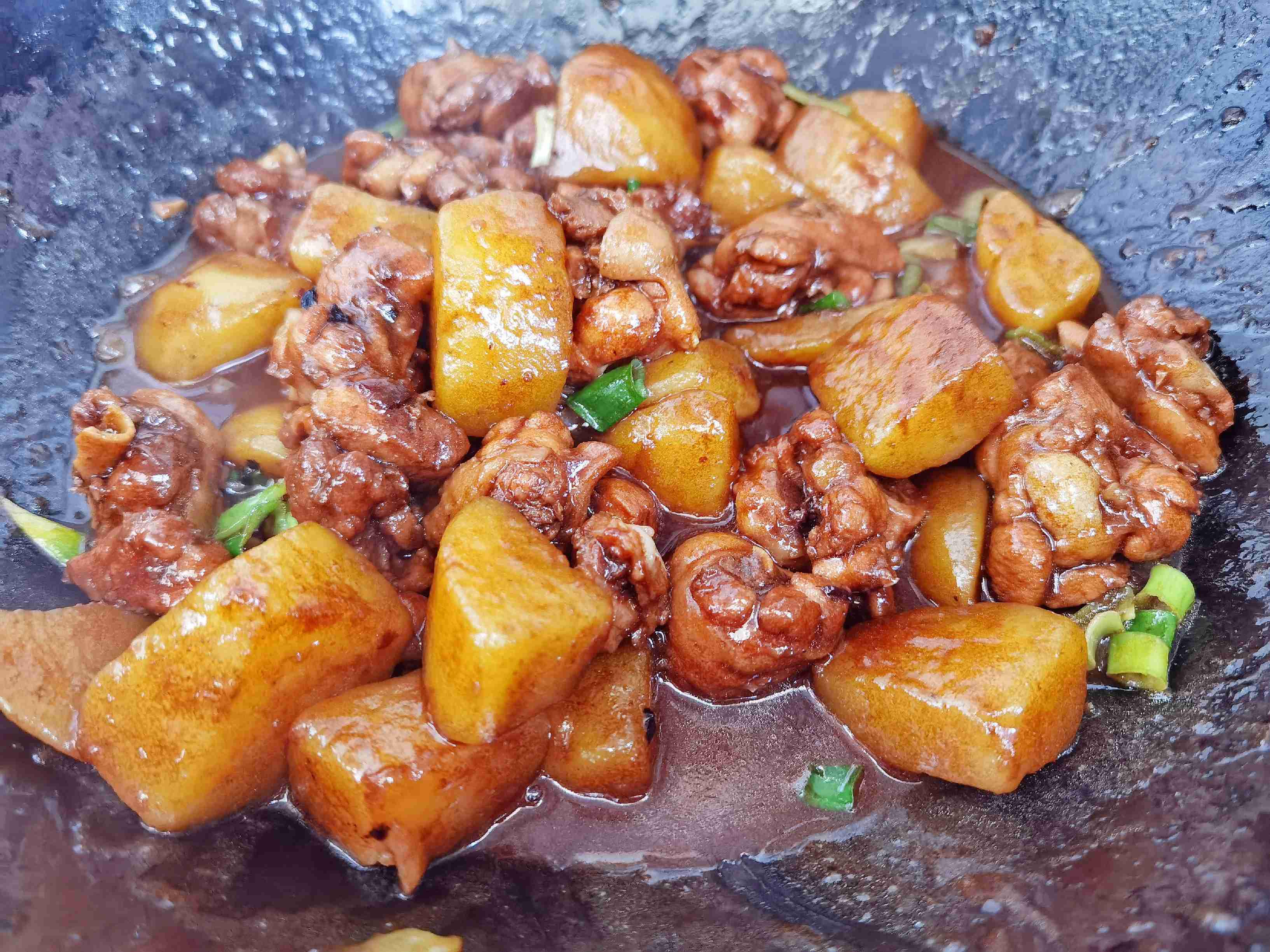 懶人版蔥油雞腿，做法簡單，鮮嫩多汁超下飯的做法-咸鮮味燉菜譜