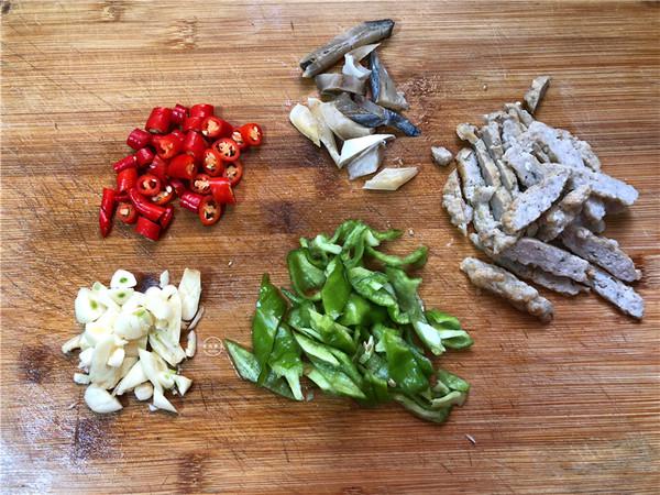 肉餅茄子的做法-家常味炒菜譜