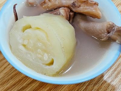 章魚龍骨煲節(jié)瓜的做法-咸鮮味煲菜譜